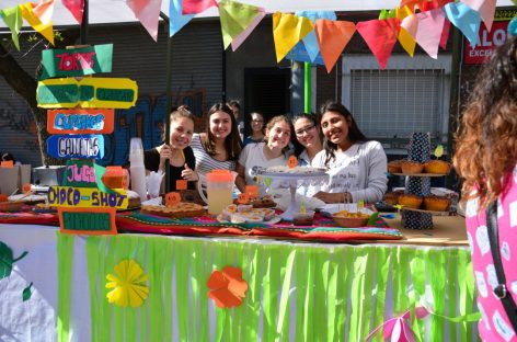 Festejos al aire libre por el Día de la Primavera y del Estudiante en Escobar