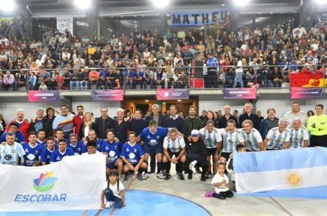 Con la presencia de los campeones mundiales de México 86 se inauguró en Garín el primer microestadio del partido de Escobar