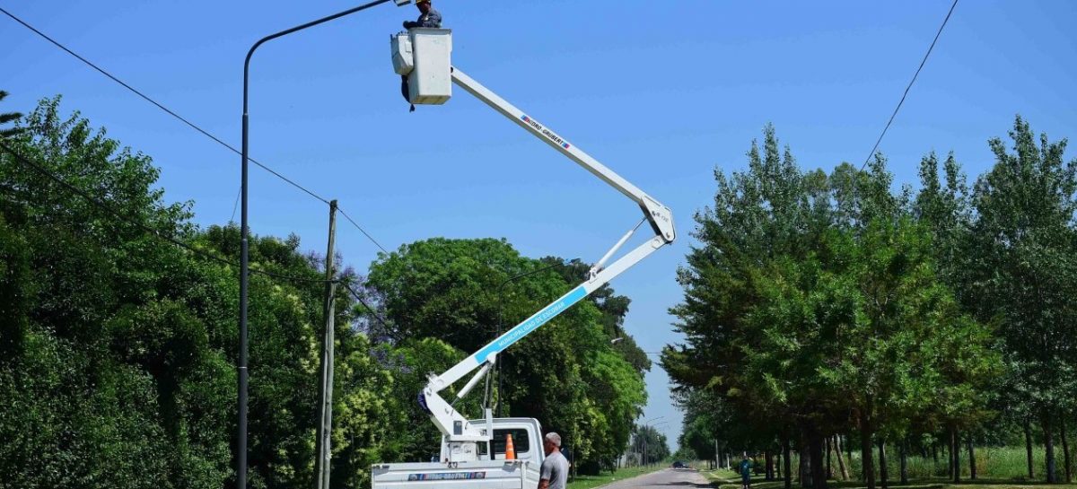 Continúan los trabajos de renovación y reconversión del alumbrado público en todo el distrito