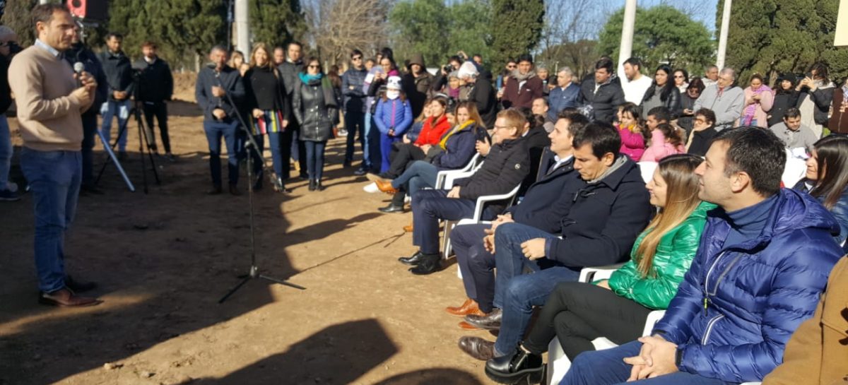 El candidato a intendente de Escobar Leandro Costa acompañó al jefe comunal de Campana en la entrega de 104 nuevas viviendas