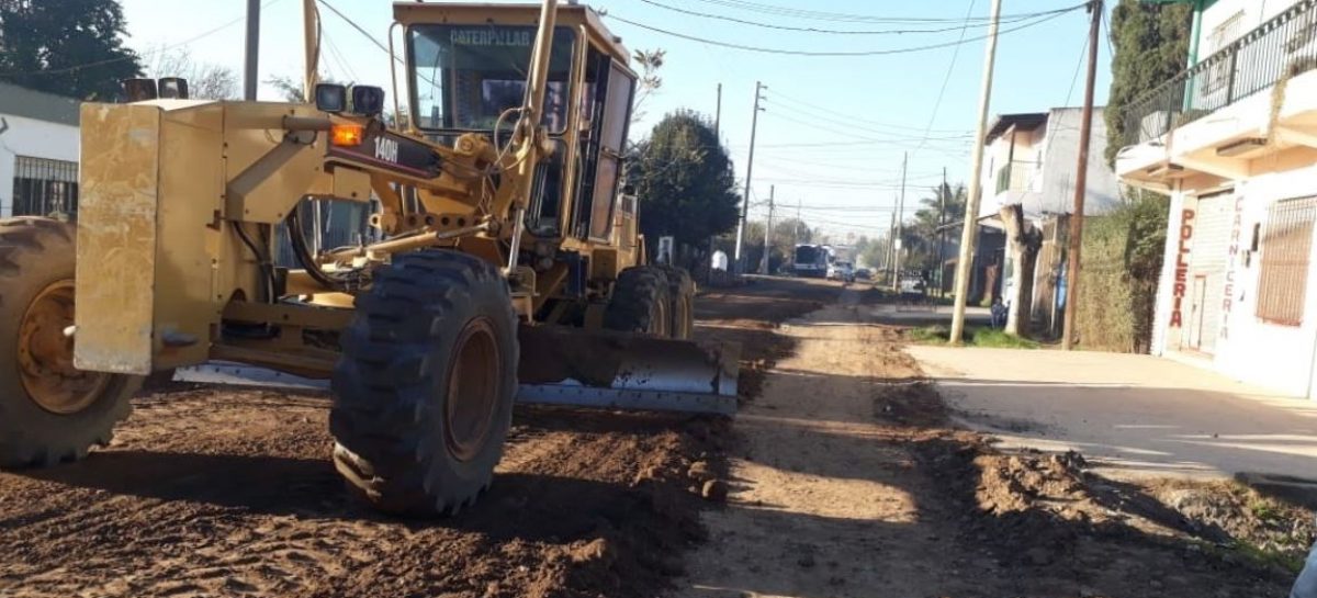 Siguen adelante los trabajos de pavimentación, estabilizado y bacheo en el distrito