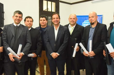 Ariel Sujarchuk participó de la presentación de la oferta académica del segundo cuatrimestre en el PES y entregó diplomas a los primeros egresados