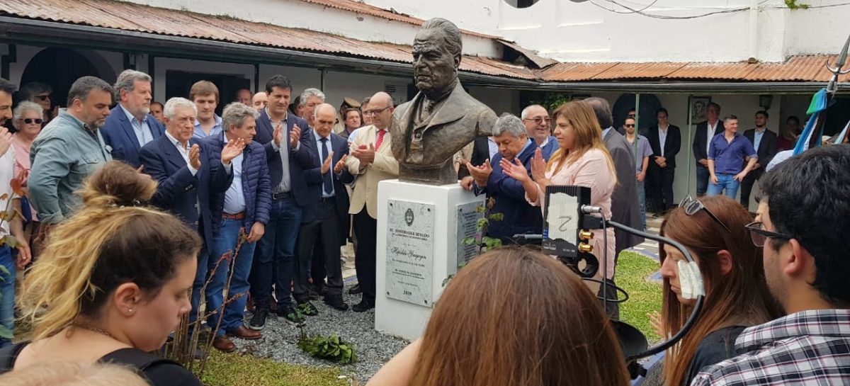 La UCR de Escobar presente en el emplazamiento del busto en Memoria del ex Presidente Don Hipólito Yrigoyen