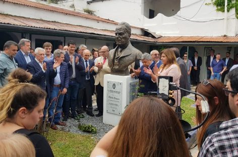 La UCR de Escobar presente en el emplazamiento del busto en Memoria del ex Presidente Don Hipólito Yrigoyen