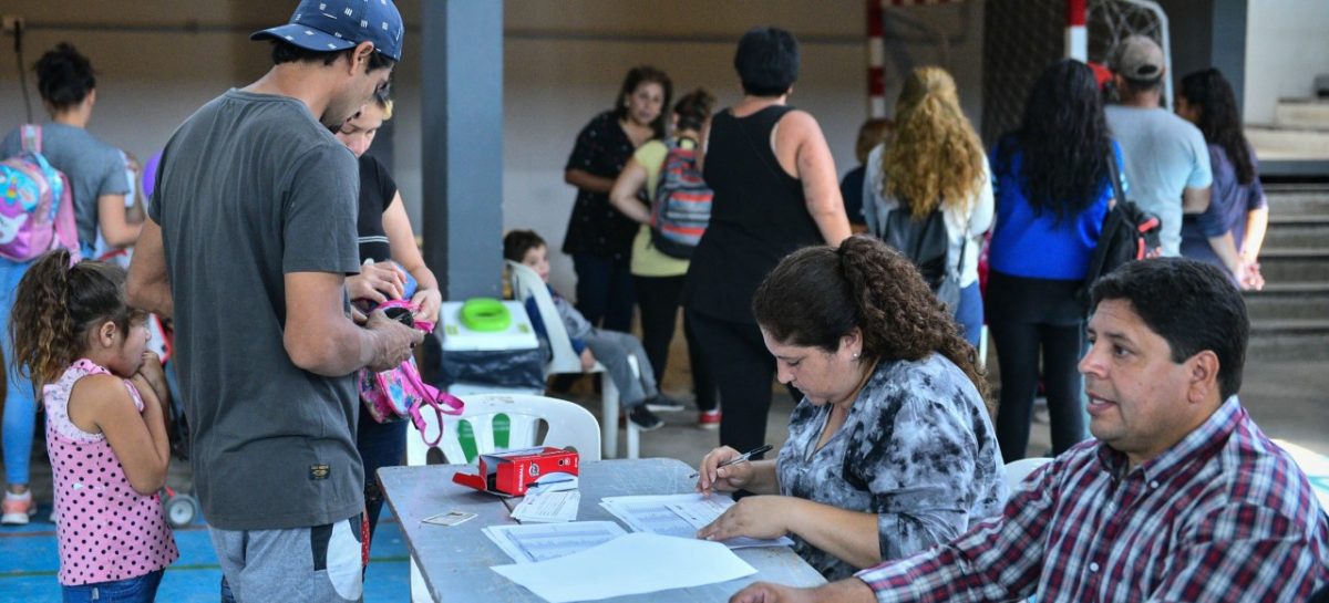 Otras 500 mujeres de Escobar recibieron la tarjeta del Plan Más Vida