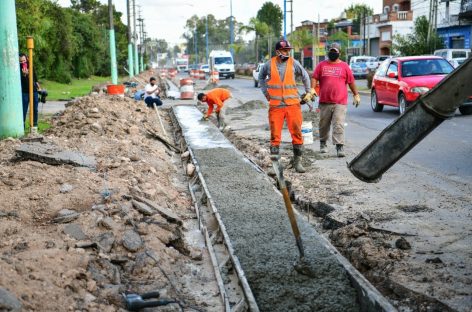 El intendente supervisó obras de tendido de agua potable, la construcción de un paso bajo nivel y la ampliación de un tramo de la Ruta Provincial 25