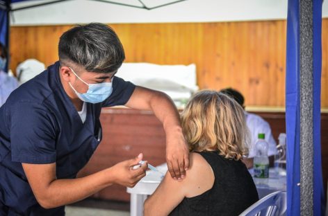 La campaña de vacunación en Escobar supera hoy las 90.000 dosis con una importante concurrencia de embarazadas y mayores de 50 años