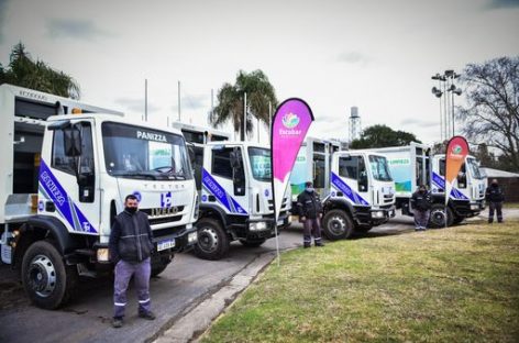 El municipio incorporó nuevos camiones y móviles para mejorar el sistema de recolección de residuos en el distrito