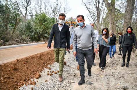 Sujarchuk y el ministro Simone recorrieron trabajos de pavimentación y firmaron un convenio para financiar más obra pública