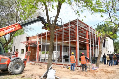 Continúa la obra del nuevo CAPS del barrio Lambertuchi y el proyecto para la construcción de 57 viviendas en el barrio Philips