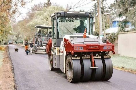 Continúan las obras de pavimentación, estabilizado, bacheo, perfilado, zanjeo y limpieza de calles en distintas localidades del partido