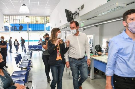 Fernanda Raverta estuvo en un operativo de salud en Garín y recorrió la oficina de ANSES en Escobar