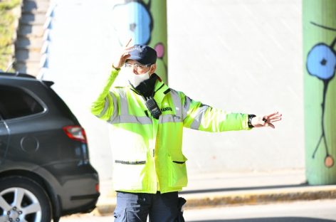 Exigen a los barrios cerrados que reglamenten el ingreso y egreso de todos los vehículos que obstruyen la vía pública en los accesos a sus predios