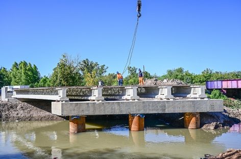 Avanza la construcción del nuevo puente vial sobre el arroyo Garín