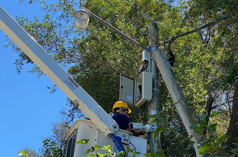 Amplían el tendido de fibra óptica en Loma Verde y continúa la instalación de cámaras de seguridad