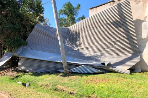 Matheu: a una familia del barrio Itatí el viento le arrancó el techo completo y levantó la campana de un hogar de casi 300 kilos (ver galería de imágenes)