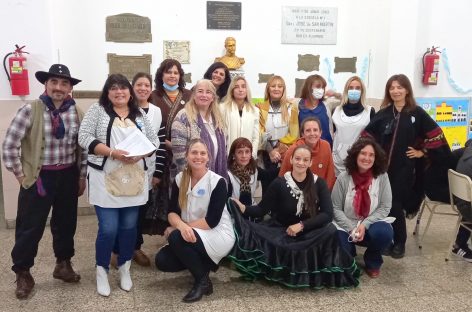 La Escuela primaria 701 para jóvenes, adultos y adultos mayores también festejó el Día de la Patria