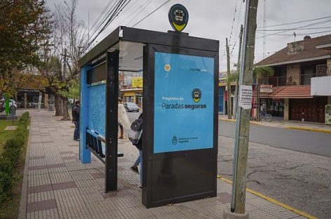 Continúa la instalación de Paradas Seguras en todo el distrito