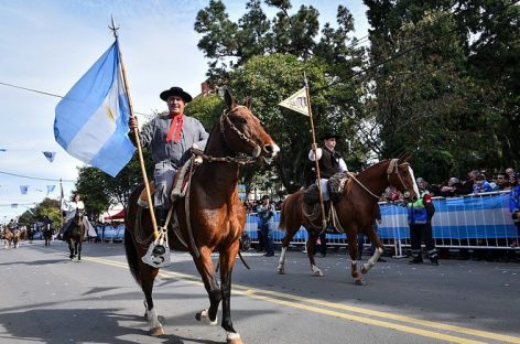 Celebraciones por el 25 de Mayo: vuelven los desfiles organizados por la Municipalidad y habrá un festival con la actuación estelar de Los Nocheros