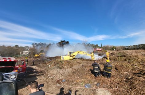 El municipio informó que el incendio ocurrido en un predio de acopio de la calle Manny está controlado