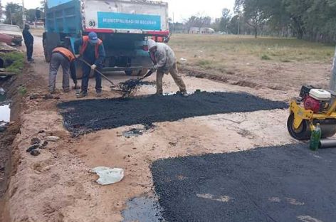 Continúan los trabajos de bacheo, zanjeos y limpieza en distintas localidades del distrito