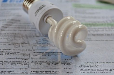 La Municipalidad de Escobar ayuda a los vecinos y vecinas a mantener el subsidio de luz y gas