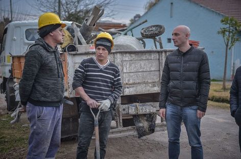 Continúa la obra de tendido de agua corriente en los barrios La Loma y Cuyo de Garín