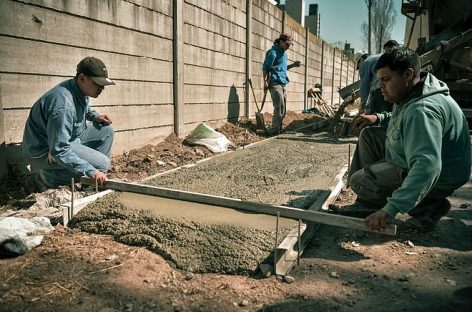 Prosiguen los trabajos de pavimentación de calles y construcción de veredas en Garín y Maquinista Savio