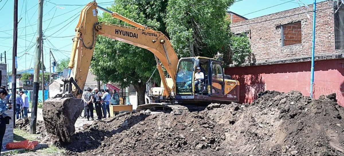 Comenzó la obra hidráulica y de pavimentación de la calle El Jilguero en Maquinista Savio