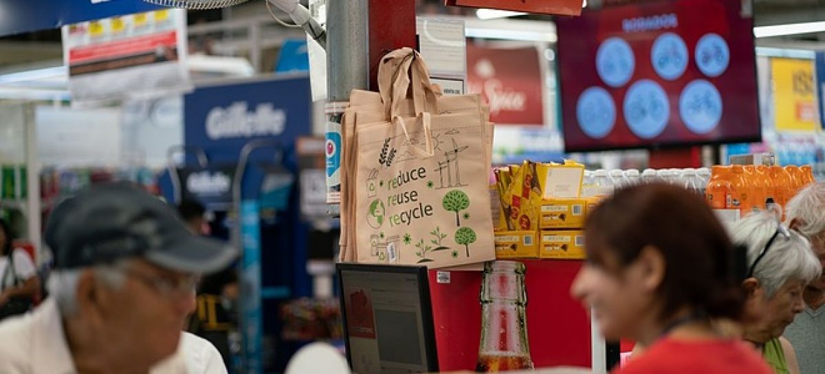 Escobar: más de 500 comercios comenzaron a reducir y eliminar el expendio de bolsas y sorbetes de un solo uso