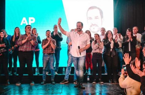 Sujarchuk presentó a los precandidatos a concejales y consejeros escolares para las próximas elecciones