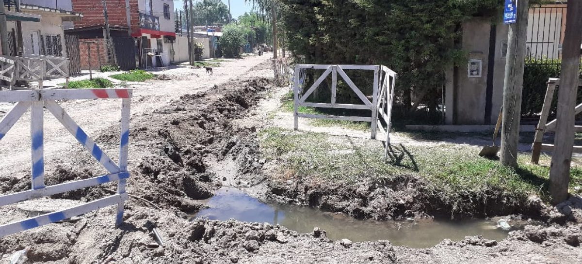 Exigen a AySA que termine las obras paralizadas en el partido y la urgente reparación de calles