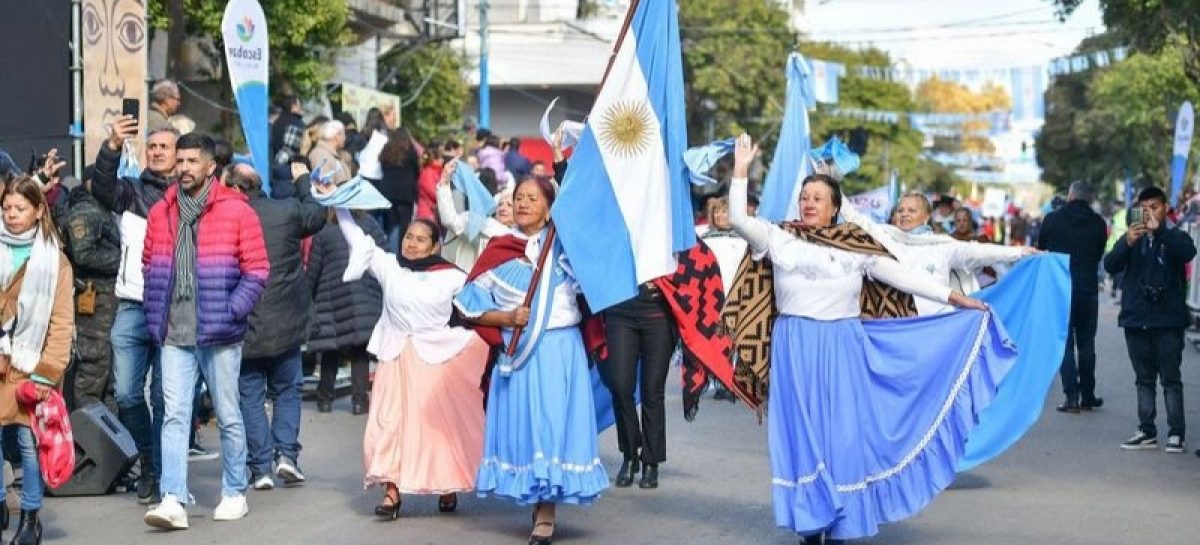 Escobar celebró el 25 de Mayo con un desfile, música y tradición