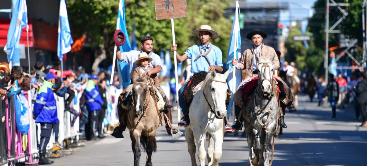 Festejo popular: se viene el tradicional desfile del 25 de Mayo